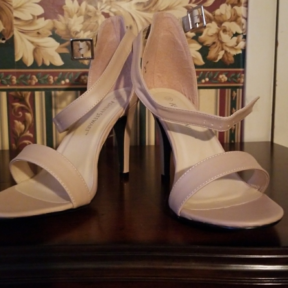 💜Ashley Steward  nude heels